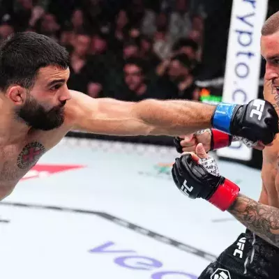 Benoit Saint-Denis a surpris Dustin Poirier sur ses capacités au sol dans l'octogone. 