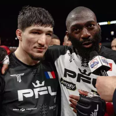 Cédric Doumbé et Baki après leur combat au PFL Paris 2. 