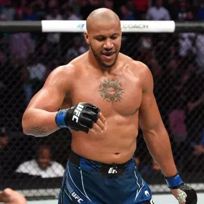 Ciryl Gane affronte Tai Tuivasa en combat principal de l'UFC Paris. 