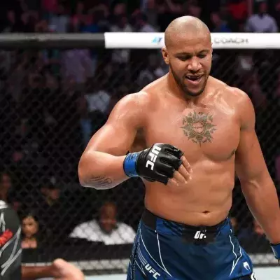 Ciryl Gane après sa victoire face à Derrick Lewis à l'UFC 265. 