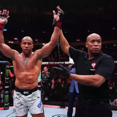Ciryl Gane après sa victoire à l'UFC 310. 