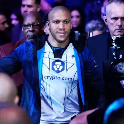 Ciryl Gane aura un long chemin à parcourir pour espérer décrocher une ceinture à l'UFC. 