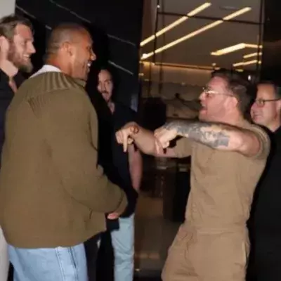 Ciryl Gane et Conor McGregor ensemble à Cannes. 