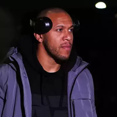 Ciryl Gane rentrant dans la T-Mobile Arena pour l'UFC 285. 