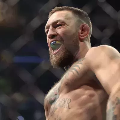 Conor McGregor dans la cage de l'UFC
