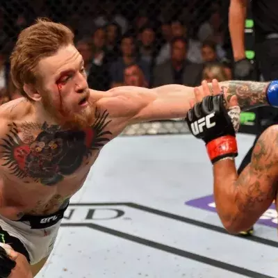 Conor McGregor face à Chad Mendes lors de l'UFC 189
