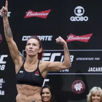 Cris Cyborg, connue pour ses weight-cut extrêmes, à la pesée de l'UFC 198