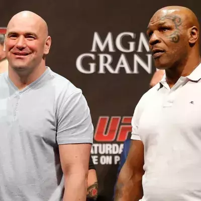 Dana White aux côtés de Mike Tyson lors de la pesée de l'UFC 160. 
