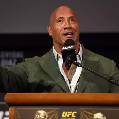 Dwayne Johnson lors de la conférence de presse de l'UFC 244. 