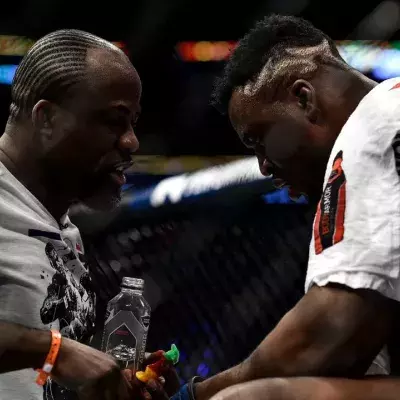 Fernand Lopez et Francis Ngannou lors de l'UFC 220 en 2018. 