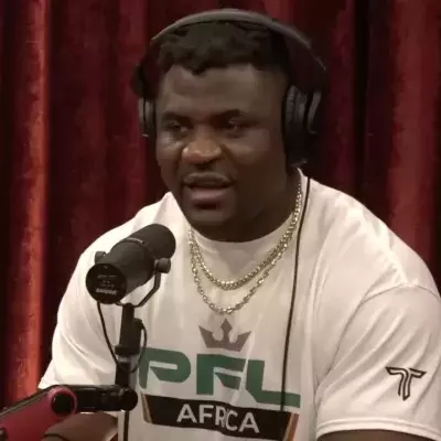 Francis Ngannou dans l'émission The Joe Rogan Experience