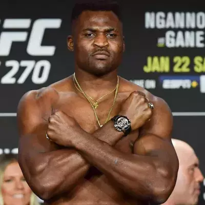 Francis Ngannou à la pesée de l'UFC