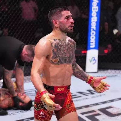 Ilia Topuria a mis KO Max Holloway à l'UFC 308. 