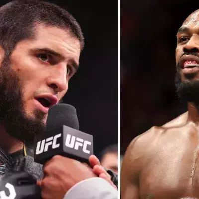 Islam Makhachev et Jon Jones dans la cage de l'UFC