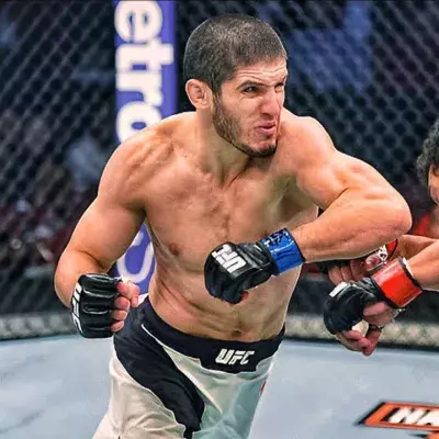 Islam Makhachev lors de sa seule défaite en carrière en MMA