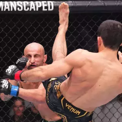 Islam Makhachev a mis KO Alexander Volkanovski en combat principal de l'UFC 294. 