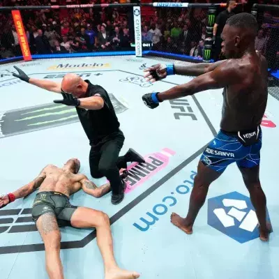 Israel Adesanya est enfin parvenu à mettre KO Alex Pereira lors de l'UFC 287. 