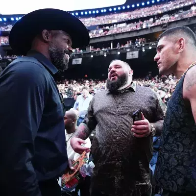 Jon Jones et Alex Pereira lors de l'UFC 306 à Riyad.