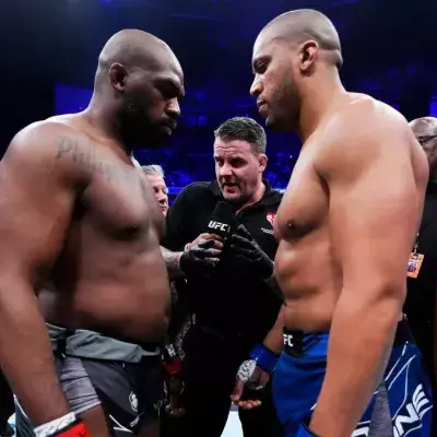 Jon Jones et Ciryl Gane avant leur combat à l'UFC 285. 