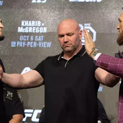 Khabib Nurmagomedov et Conor McGregor, séparés par Dana White.