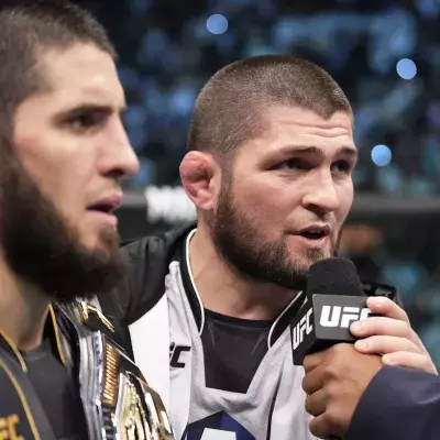 Khabib Nurmagomedov et Islam Makhachev lors de l'UFC 280.