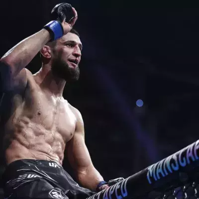 Khamzat Chimaev dans la cage de l'UFC