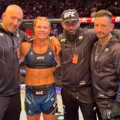 Kristof Midoux, Manon Fiorot, Aldric Cassata et Jérôme Vaulerin dans la cage de l'UFC