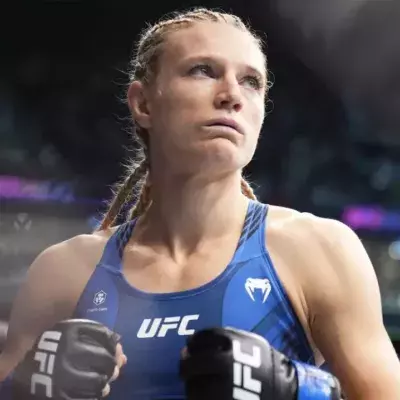Manon Fiorot dans la cage de l'UFC