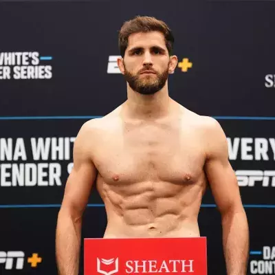 Matthieu Duclos à la pesée avant son combat lors des DWCS.