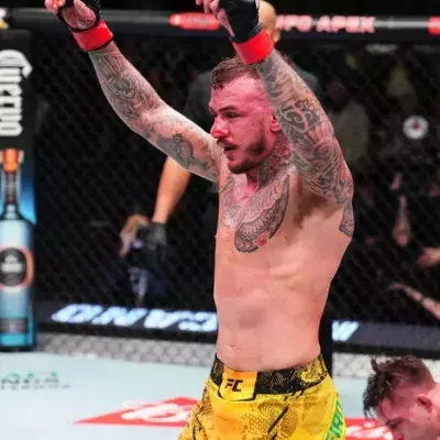 Renato Moicano dans la cage de l'UFC
