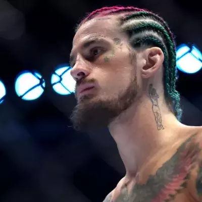 Sean O'Malley dans la cage de l'UFC