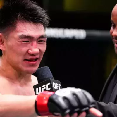 Song Yadong lors de l'interview post-combat réalisé par Daniel Cormier. 