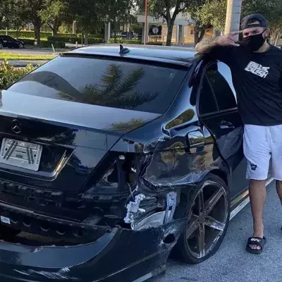 UFC  : Mike Perry crash totalement sa Mercedes (PHOTOS)