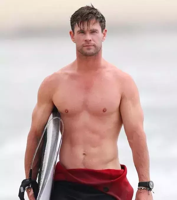 Chris Hemsworth a perdu beaucoup de poids pour...