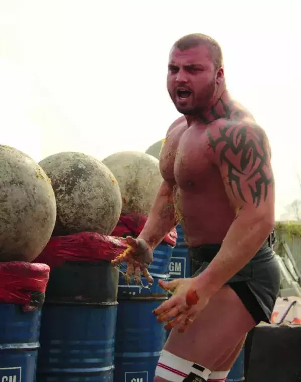 Eddie Hall lors de ses premières compétitions en tant que Strongman