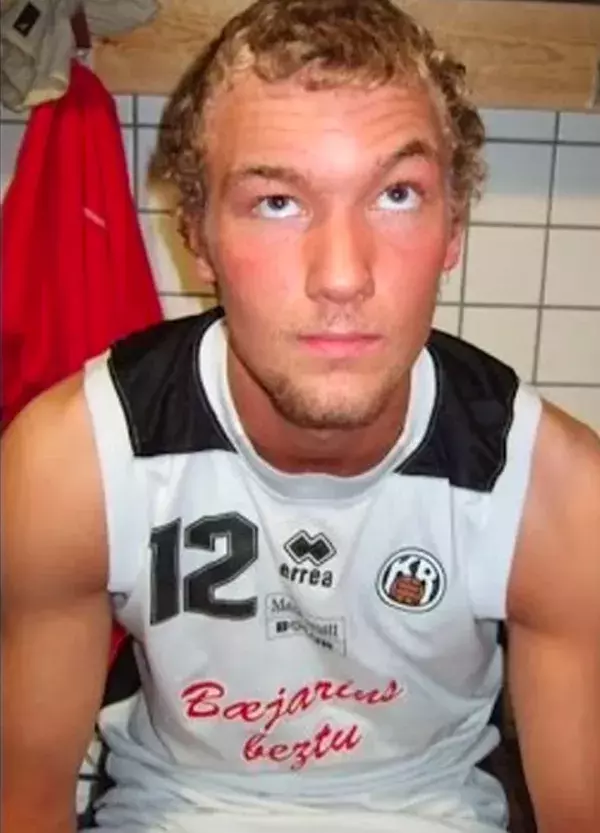 Hafþór Júlíus Björnsson lors de ses années Basket-Ball