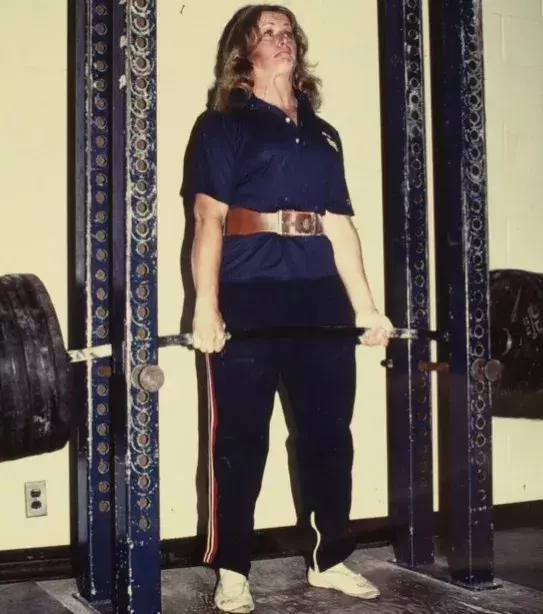 1. Jan Todd : la femme la plus forte a établi le record du monde de soulevé de terre : 178 kg, qui a mis 49 ans à être battu