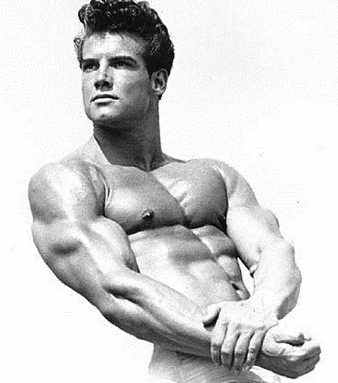 13. Steve Reeves : Bodybuilder de niveau mondial entre 1946 et 1950. Puis il a fait carrière comme acteur avec 25 films