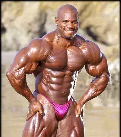 15. Flex Wheeler : 2ème à Mr Olympia en 1993. Il avait un tour de biceps de 61 cm