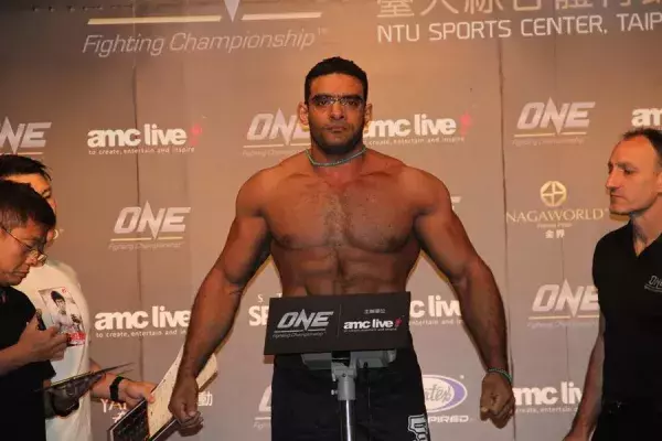 Mahmoud Assan le Hulk Egyptien est un combattant. 