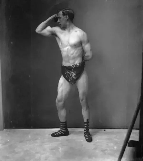 Mr. Eggleton, manager de l'académie fondée par Eugen Shadow, 1904