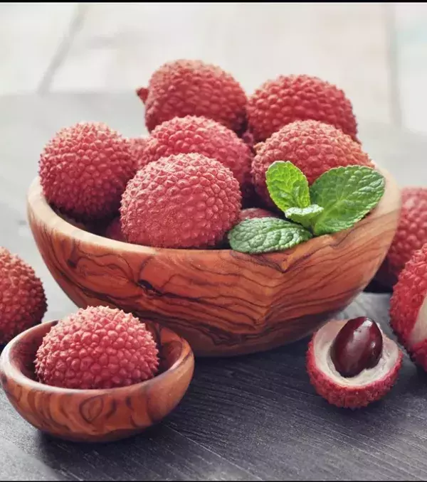 Le litchi. Fruit de saison il est parfait en dessert et même en collation.