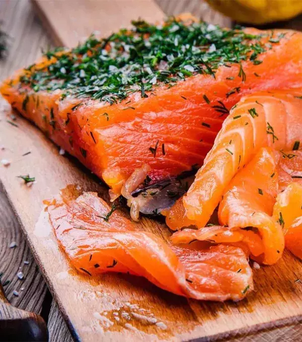 Les poissons. Le poisson le plus gras est moins gras que la viande la moins grasse. Alors pourquoi se priver ? Attention aux sauces, et au saumon fumé aussi.