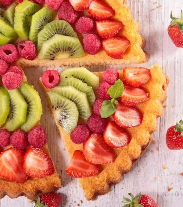 Les tartes aux fruits. Elles sont moins remplies de sucre que les bûches de Noël remplies de crèmes au beurre. A privilégier au dessert malheureusement.