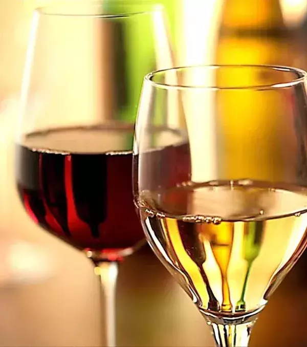Les vins. Rouge, blanc ou rosé, le vin est l'un des alcool les moins calorique. A consommer tout de même avec modération.