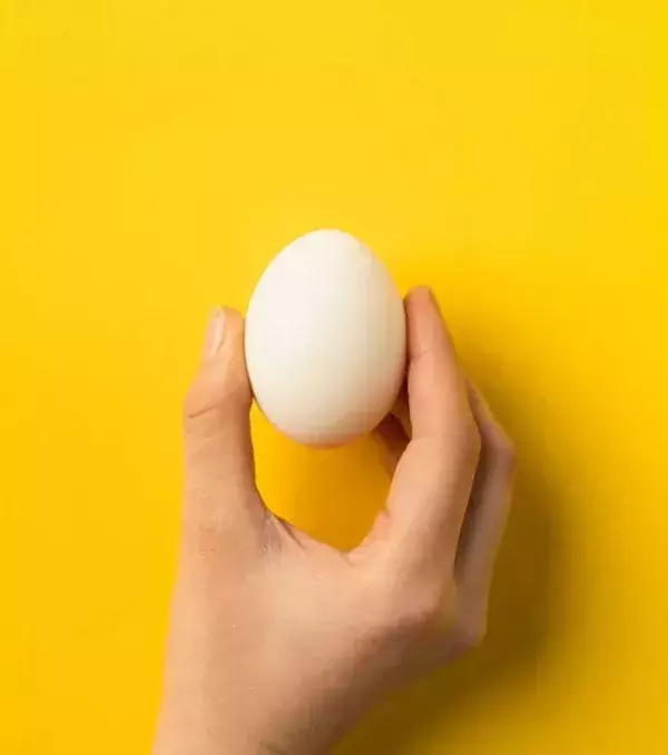 11. Mangez des oeufs entiers. 