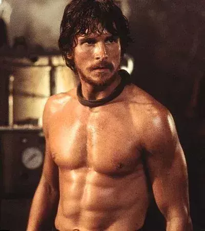 Habitué des transformations, Christian Bale a pris énormément de muscles. Pour le rôle de Batman, il pesait... 99 kg !