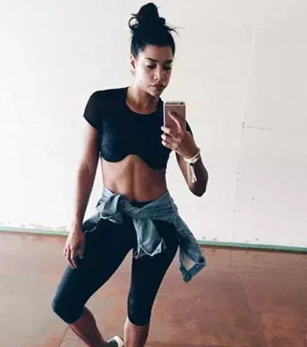 La DJ et mannequin Hannah Bronfman semble fière du résultat de son entraînement