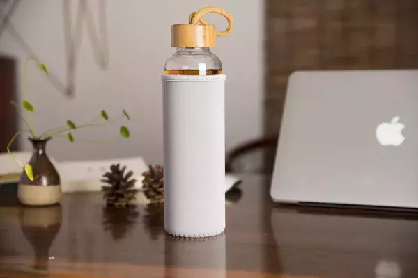 Très design, cette gourde coûte entre 14,99 et 23,99 euros.
