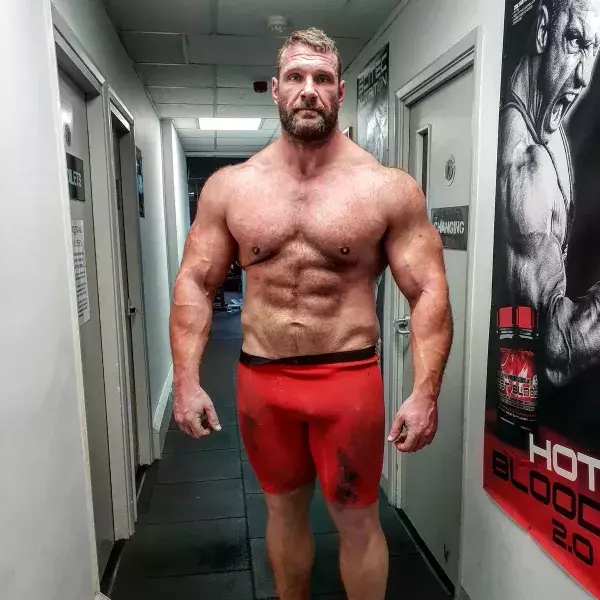 Terry Hollands après une transformation physique démentielle. Le Britannique est presque méconnaissable